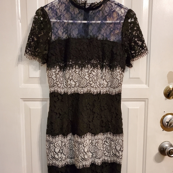 NWT SZ XS EXQUISITE LACE DRESS! HAPPY HOLIDAYS! - Picture 1 of 8